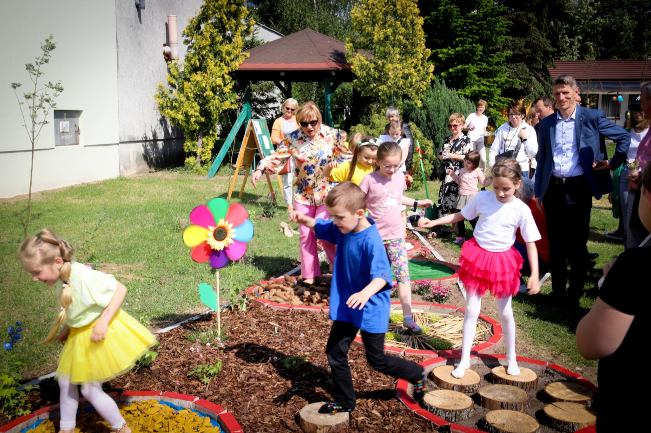 „Rodzina kolorowa, jak łąka kwiatowa” w Jarzębince