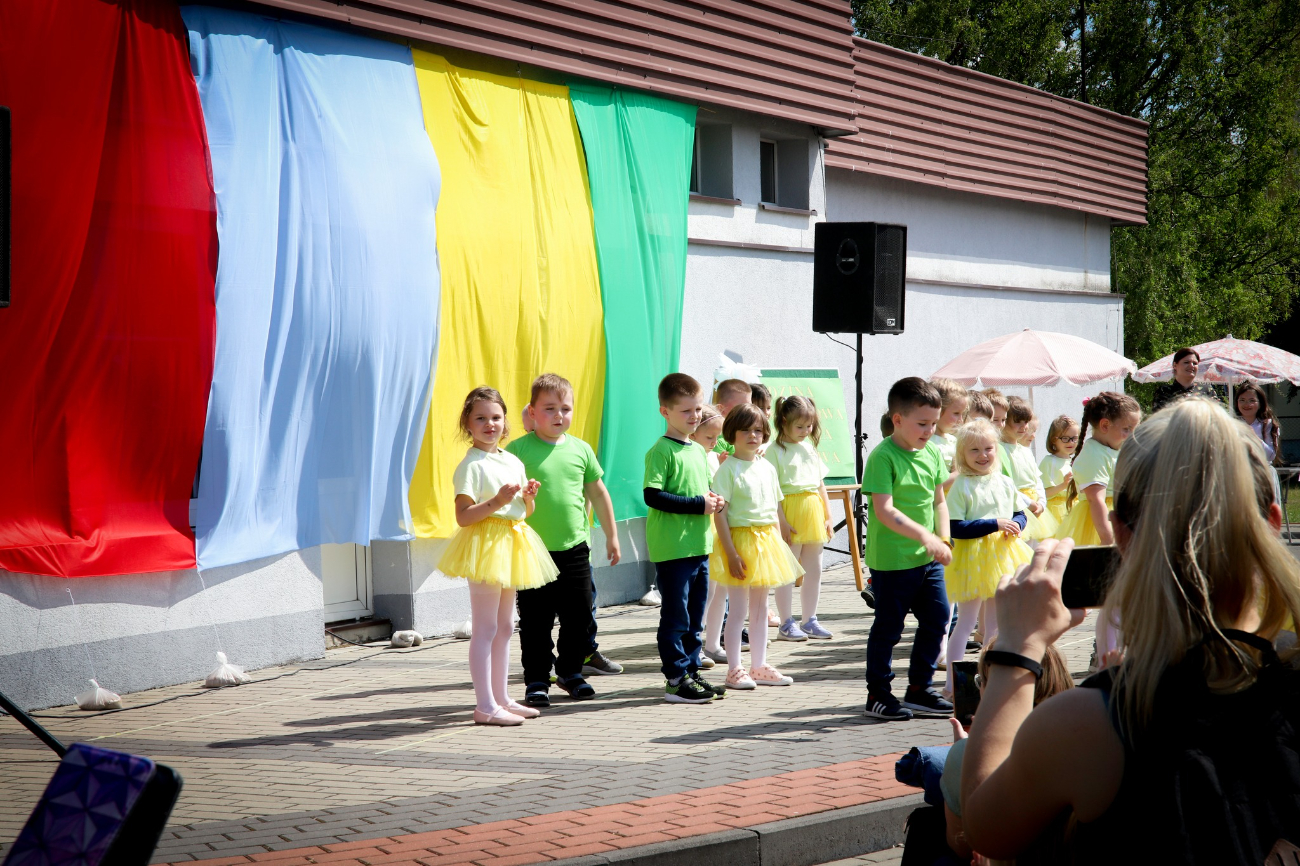 „Rodzina kolorowa, jak łąka kwiatowa” w Jarzębince