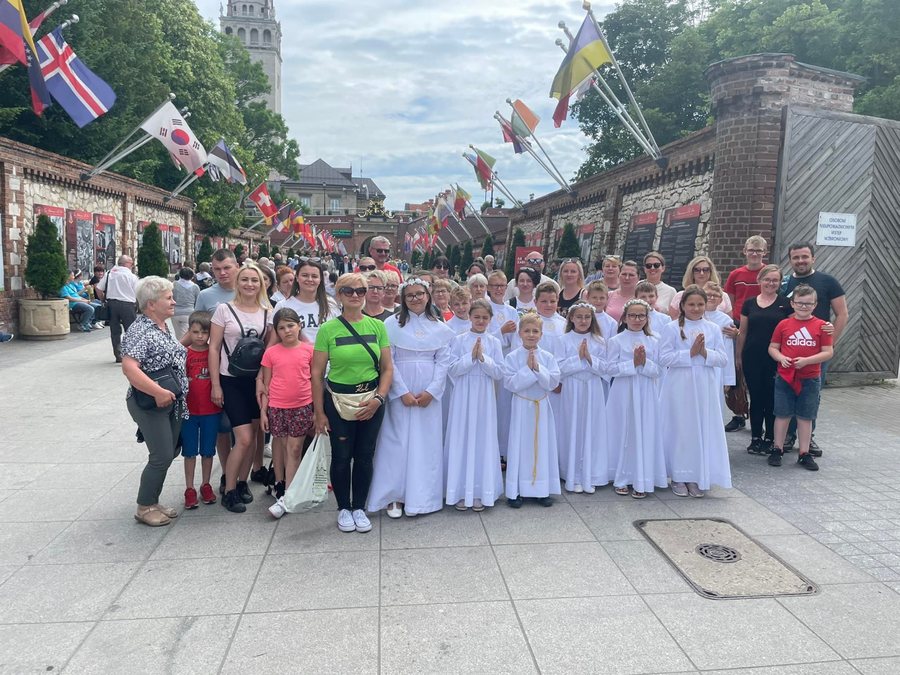 Pielgrzymka dzieci pierwszokomunijnych i parafian z Ciążenia  na Jasną Górę