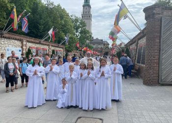 Pielgrzymka dzieci pierwszokomunijnych i parafian z Ciążenia  na Jasną Górę