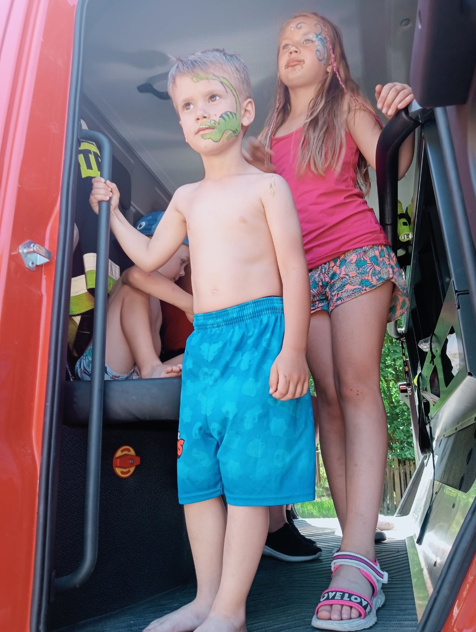 Drifty radiowozem, dmuchańce i tańce w Powidzu Osiedle