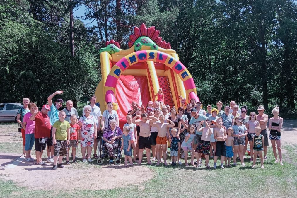 Drifty radiowozem, dmuchańce i tańce w Powidzu Osiedle