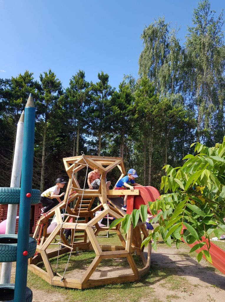 Starszaki na wycieczce w Małym Peru