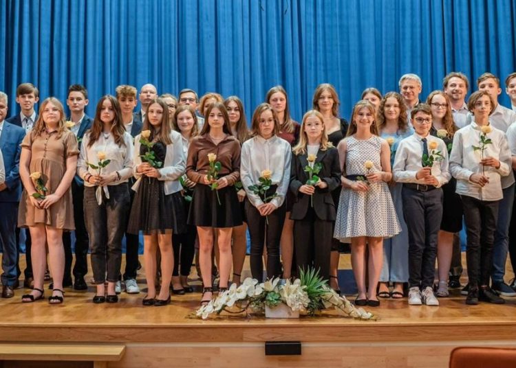 Muzyczna pożegnała absolwentów