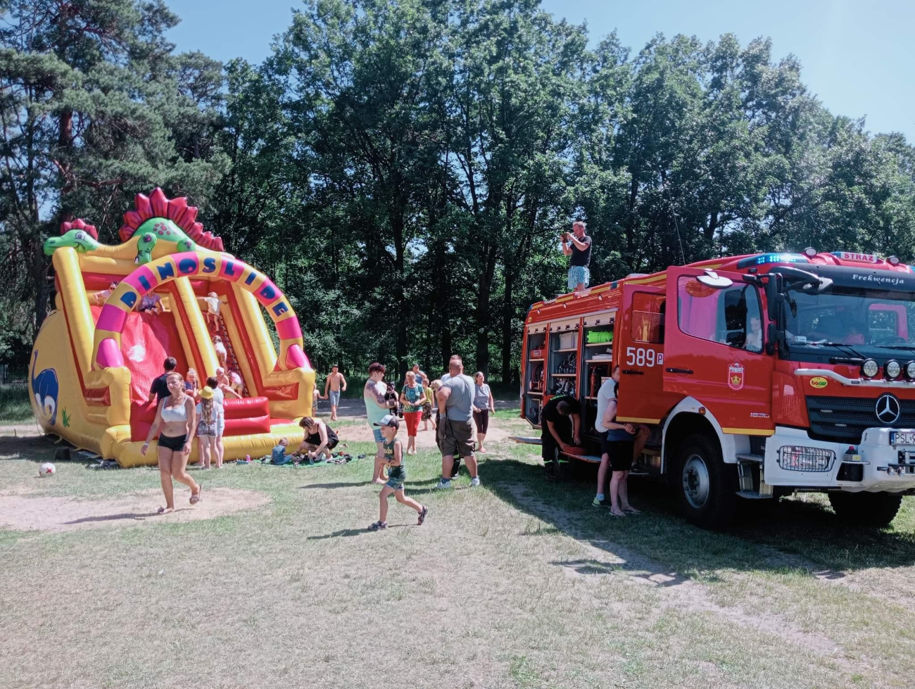 Drifty radiowozem, dmuchańce i tańce w Powidzu Osiedle