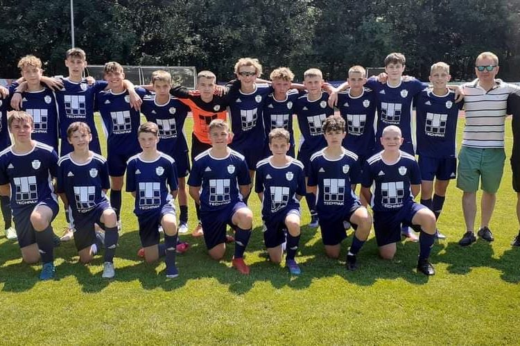 Trzy awanse jeden spadek