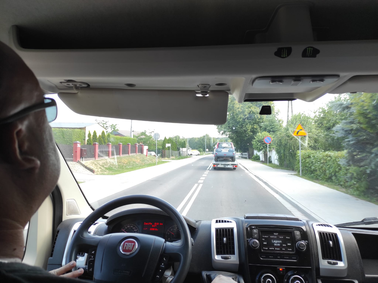 Pojechali z darami do Żytomierza. Wiozą m.in. samochód