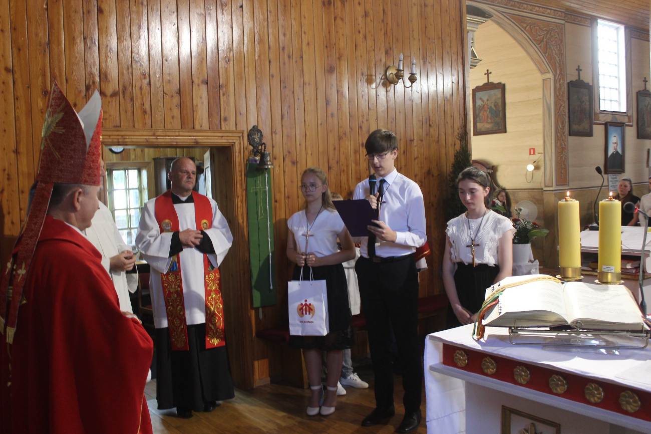 Bierzmowanie w Kowalewie ZDJĘCIA