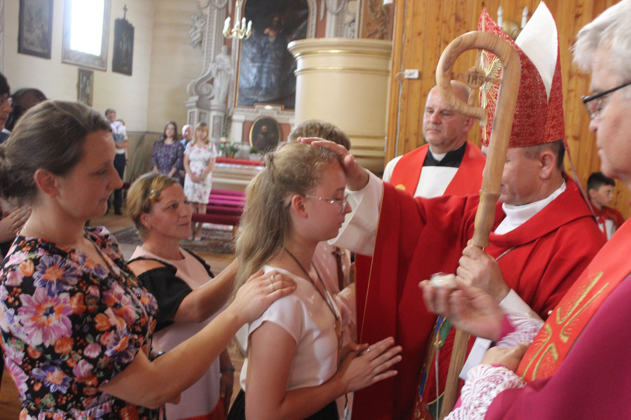 Bierzmowanie w Kowalewie ZDJĘCIA