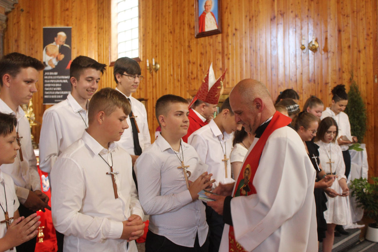 Bierzmowanie w Kowalewie ZDJĘCIA
