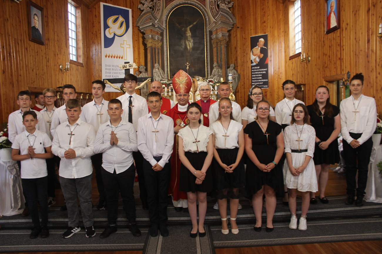 Bierzmowanie w Kowalewie ZDJĘCIA