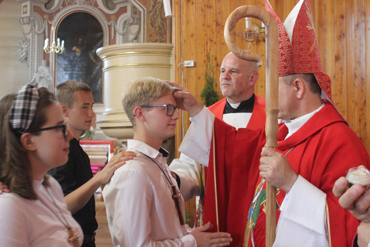 Bierzmowanie w Kowalewie ZDJĘCIA