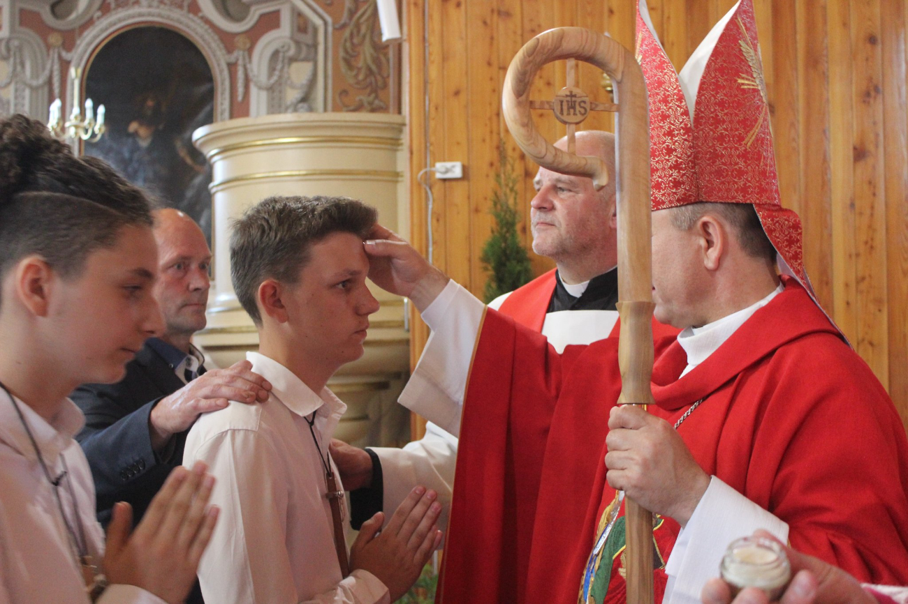 Bierzmowanie w Kowalewie ZDJĘCIA