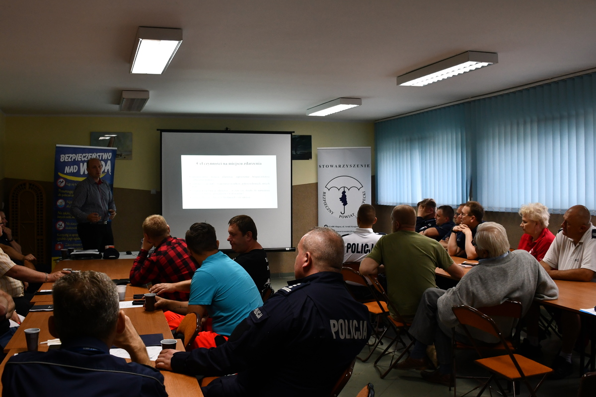 Szkolili się nad wodą