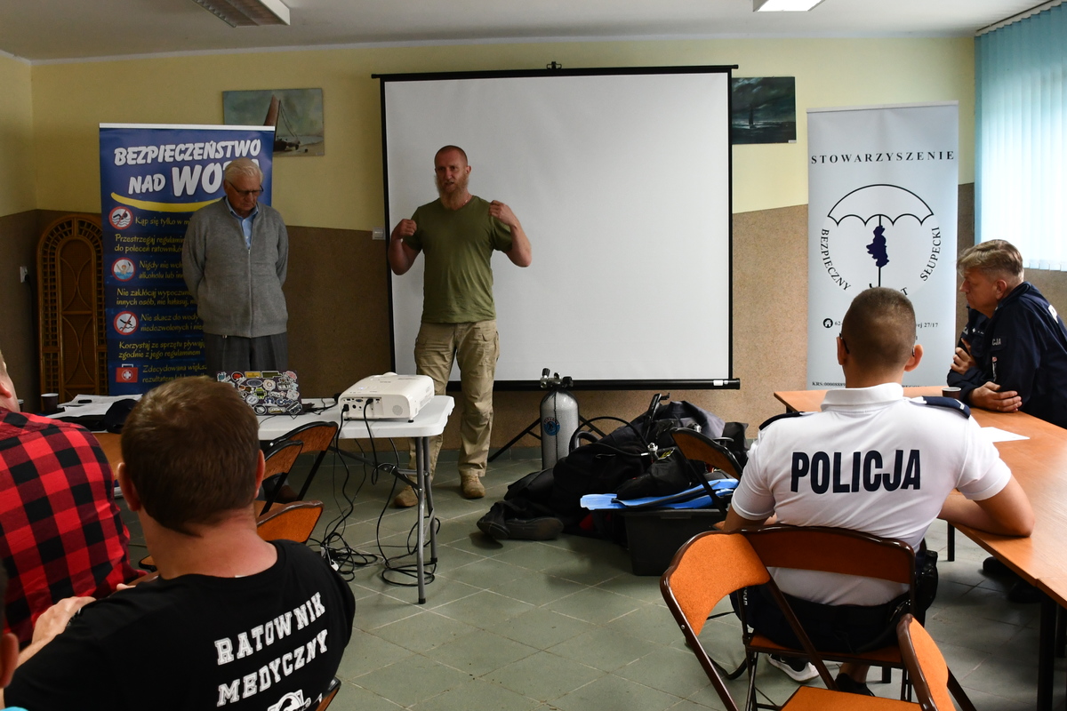 Szkolili się nad wodą