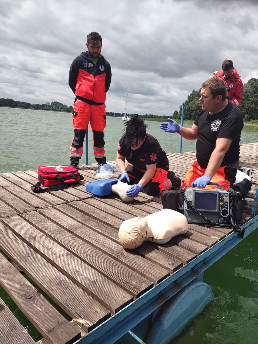 Szkolili się nad wodą