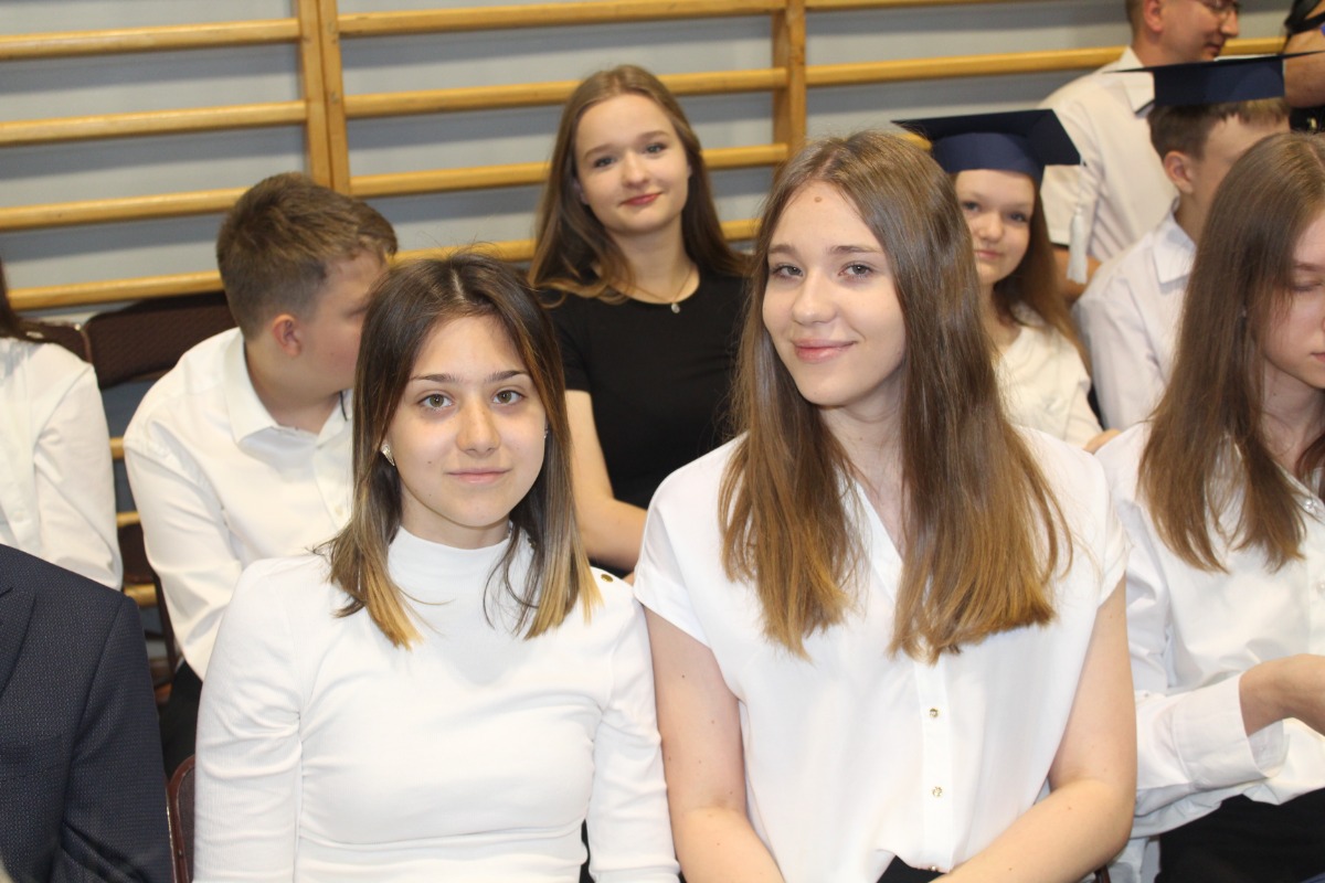 Pożegnanie absolwentów w Jedynce ZDJĘCIA