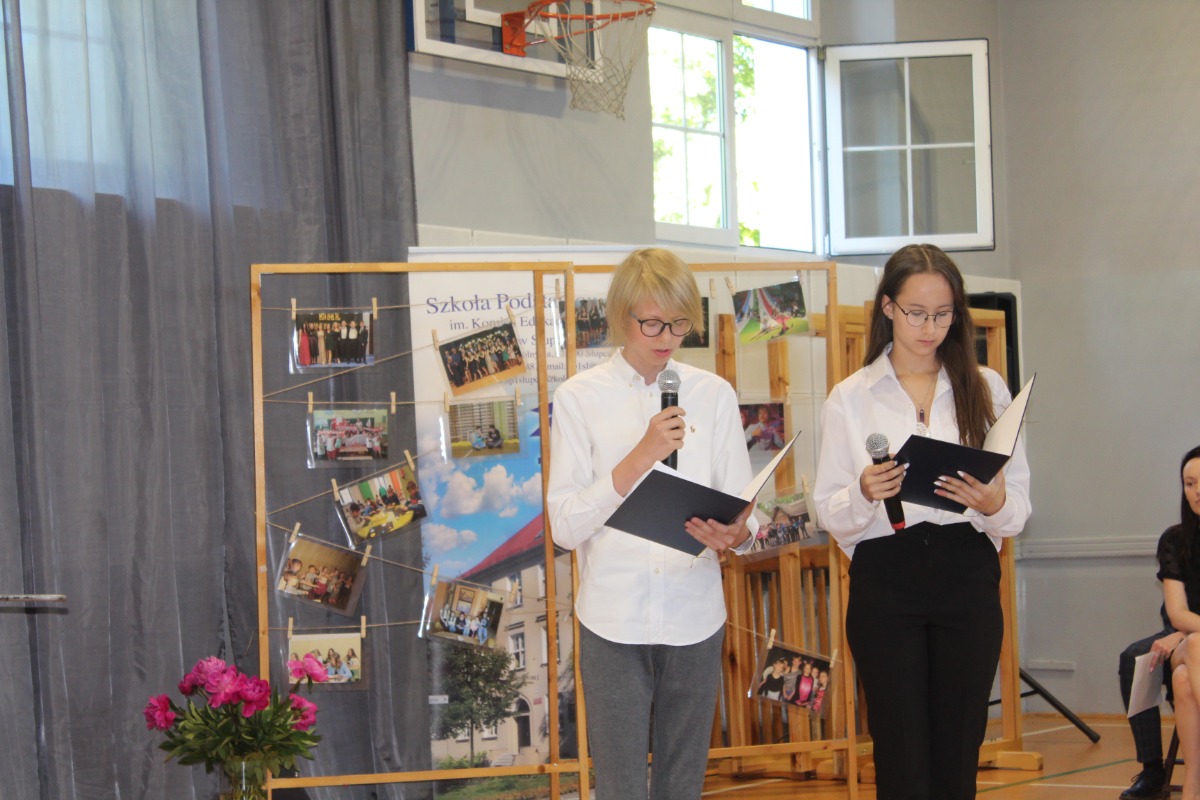 Pożegnanie absolwentów w Jedynce ZDJĘCIA