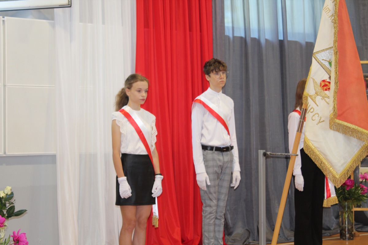 Pożegnanie absolwentów w Jedynce ZDJĘCIA