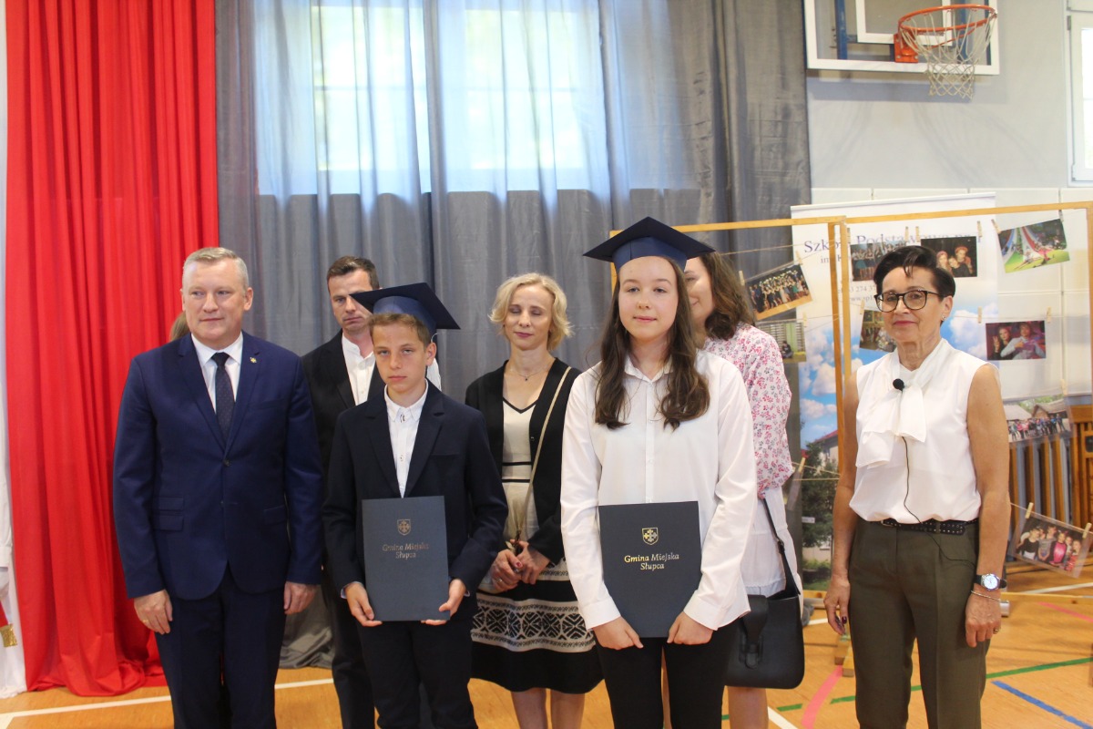 Pożegnanie absolwentów w Jedynce ZDJĘCIA