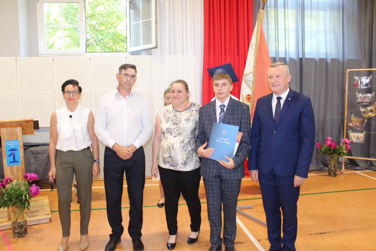 Pożegnanie absolwentów w Jedynce ZDJĘCIA