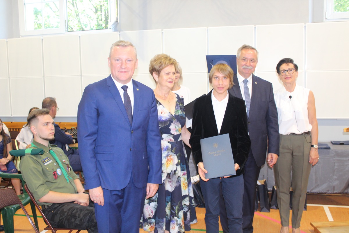 Pożegnanie absolwentów w Jedynce ZDJĘCIA