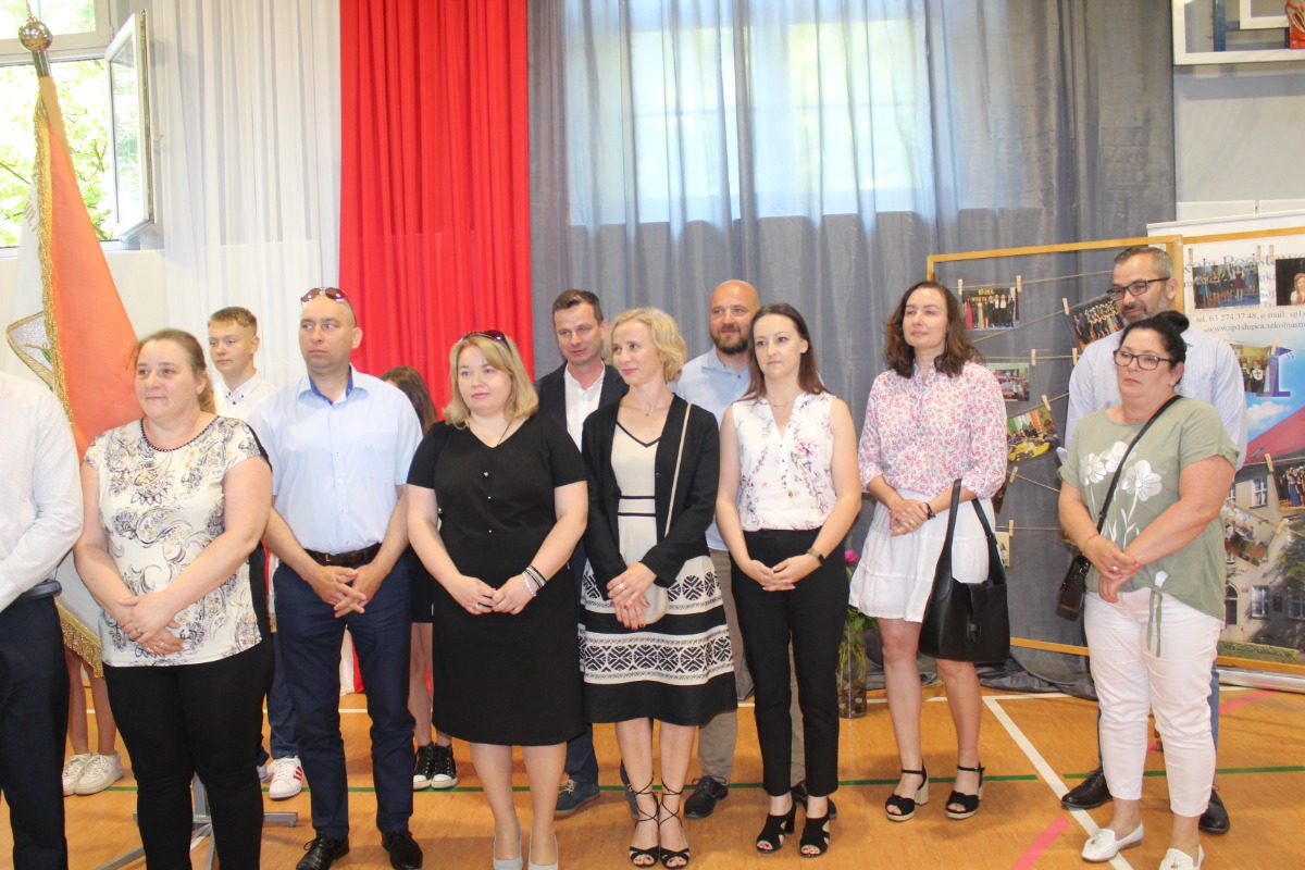 Pożegnanie absolwentów w Jedynce ZDJĘCIA