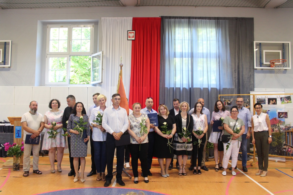 Pożegnanie absolwentów w Jedynce ZDJĘCIA