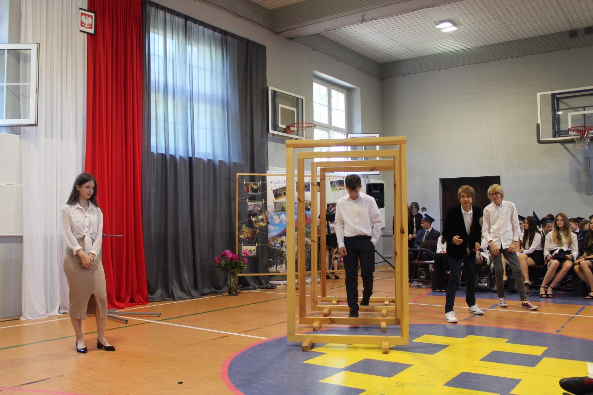 Pożegnanie absolwentów w Jedynce ZDJĘCIA