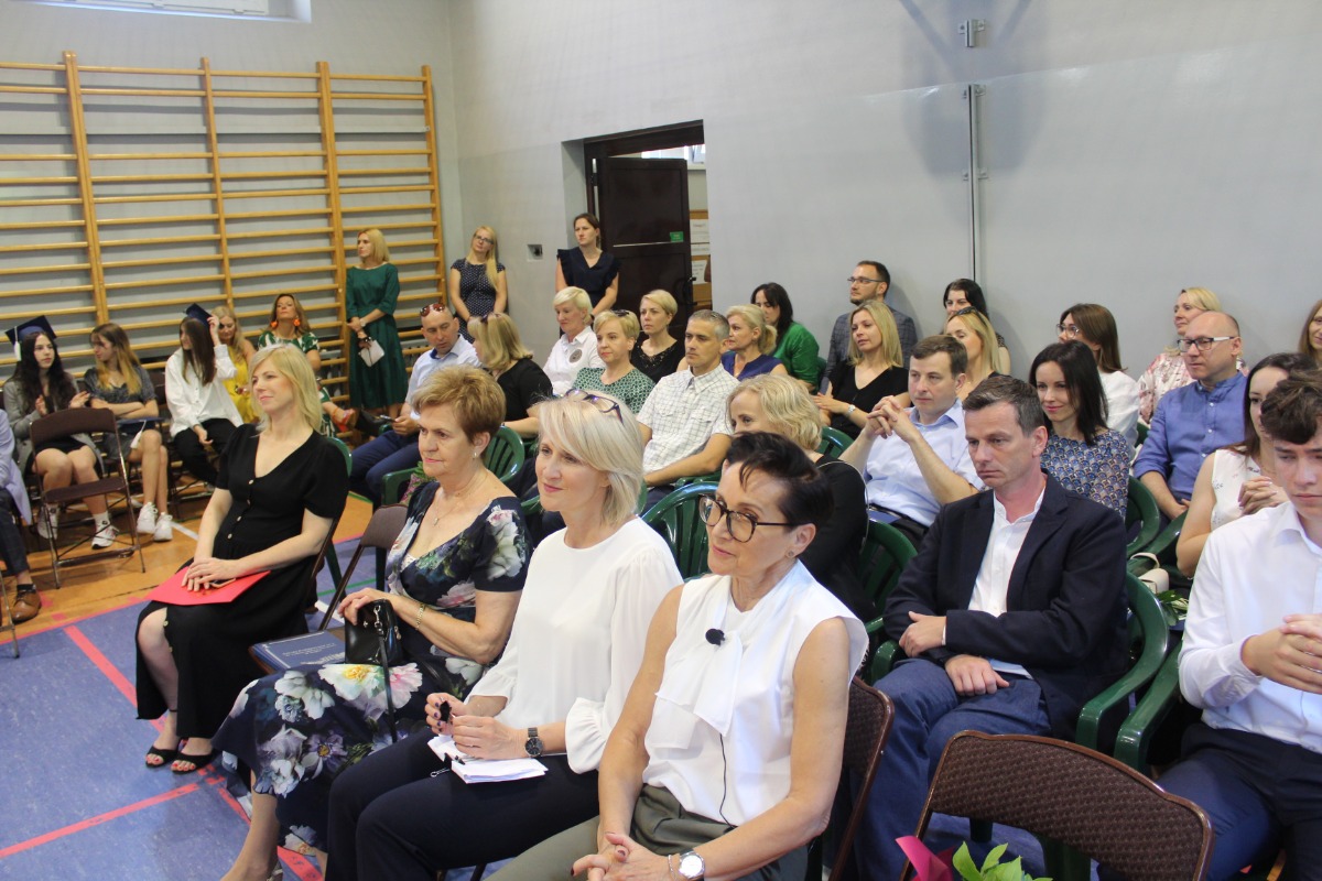 Pożegnanie absolwentów w Jedynce ZDJĘCIA