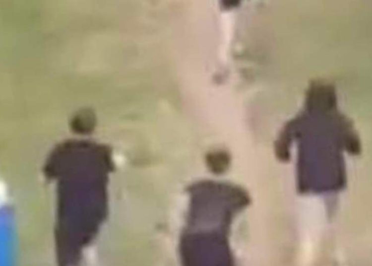 Wrzucili petardę do toalety. „Chce dać Wam szansę”