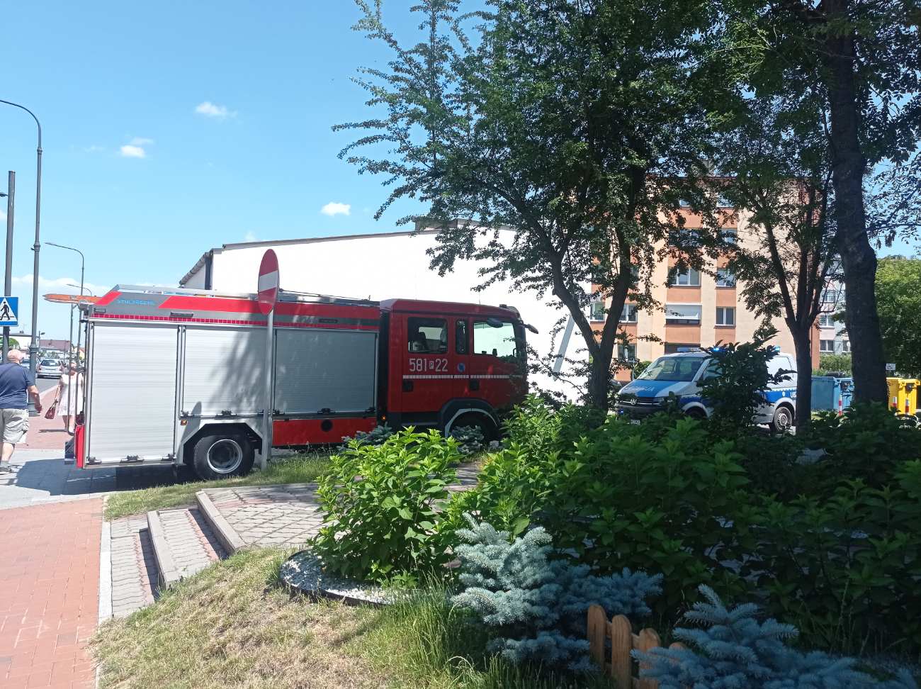 Tragedia w bloku. Na miejscu pracują służby