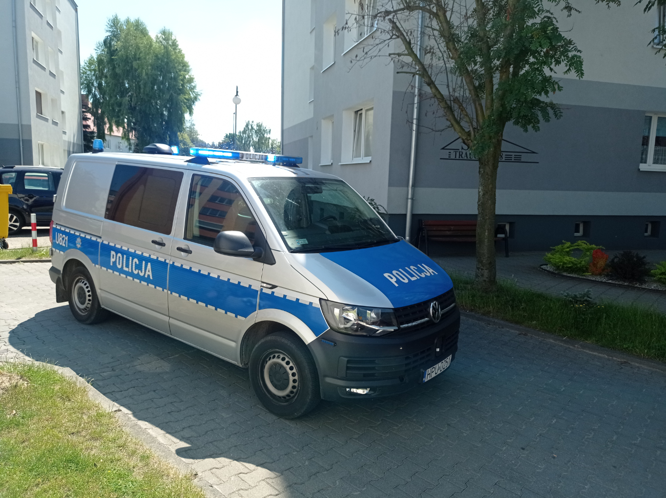 Tragedia w bloku. Na miejscu pracują służby