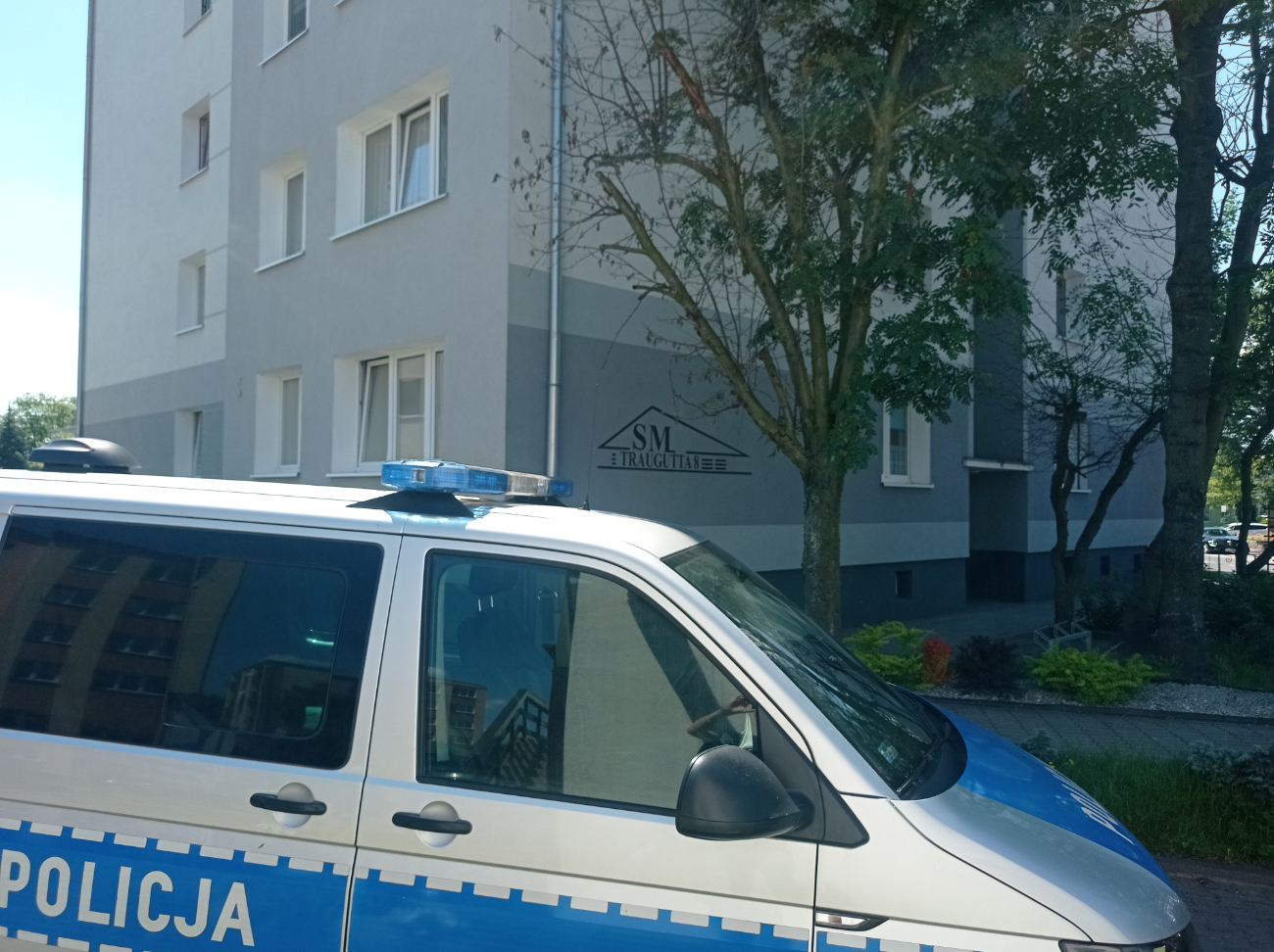 Tragedia w bloku. Na miejscu pracują służby