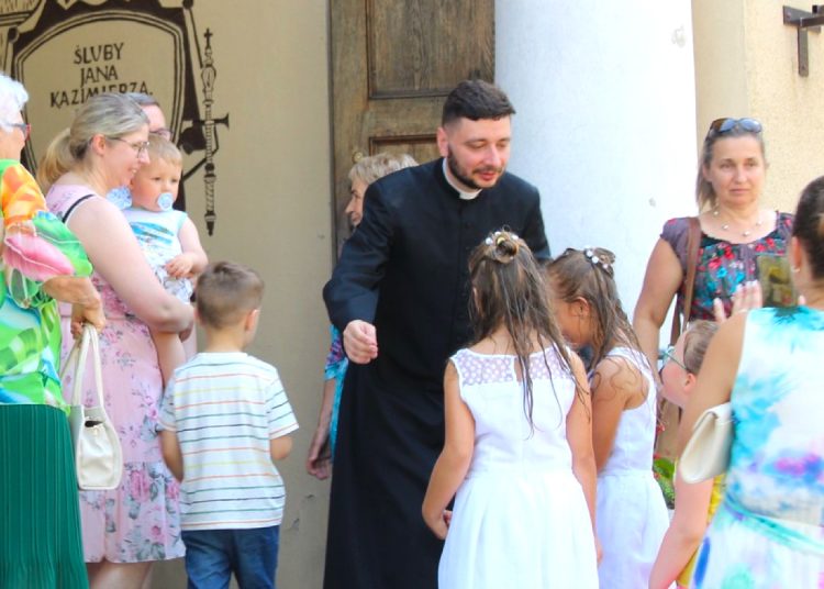 Wzruszające pożegnanie księdza Mikołaja ZDJĘCIA