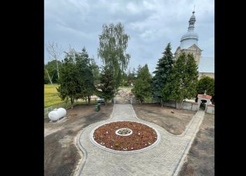 Coraz piękniej wokół kościoła