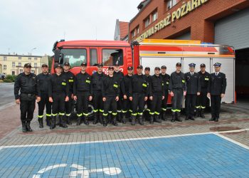 Uroczysta zmiana służby w komendzie