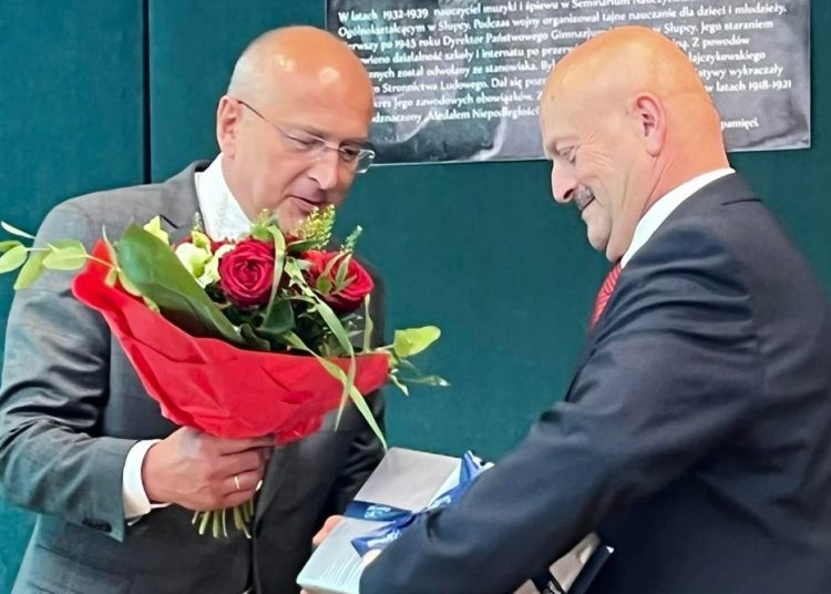 Pożegnali dyrektora słupeckiego LO