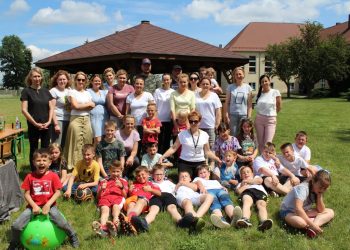 Piknik klasy III w szkole w Cieninie Kościelnym