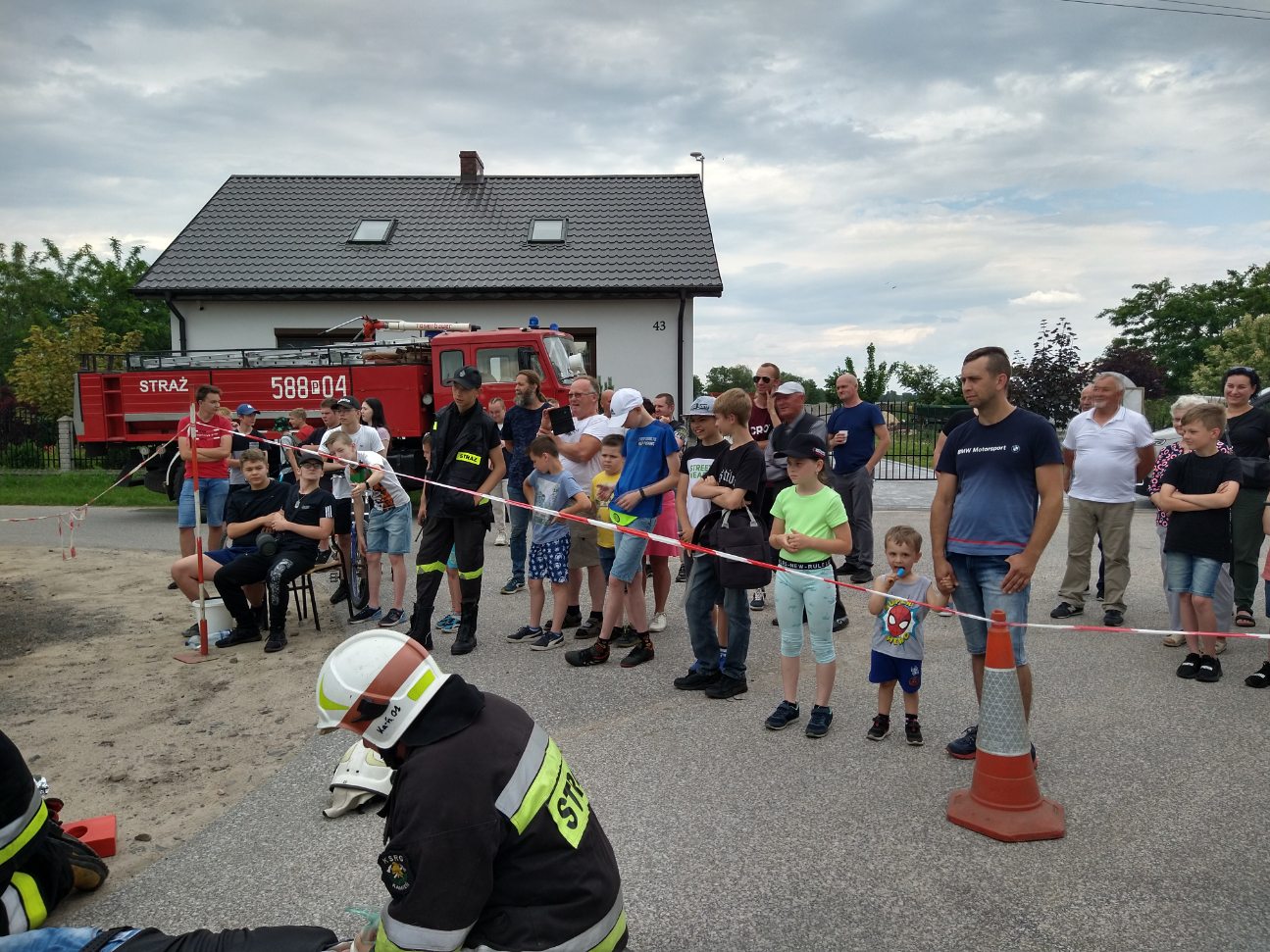W Drążnej uratowali kierowcę – festyn rodzinny