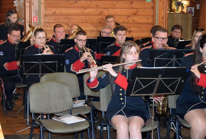 Zagrali w Ostrowie Kościelnym