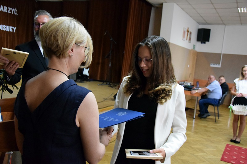 Strzałkowo: Klasy ósme zakończyły rok szkolny