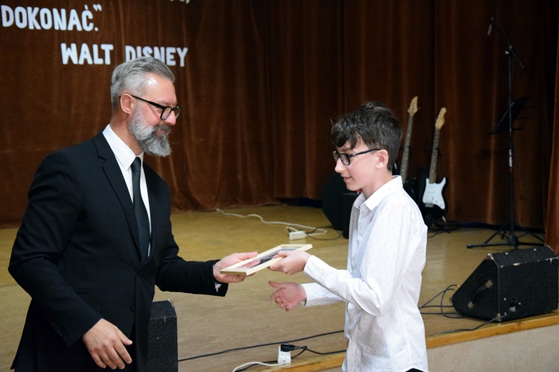 Strzałkowo: Klasy ósme zakończyły rok szkolny