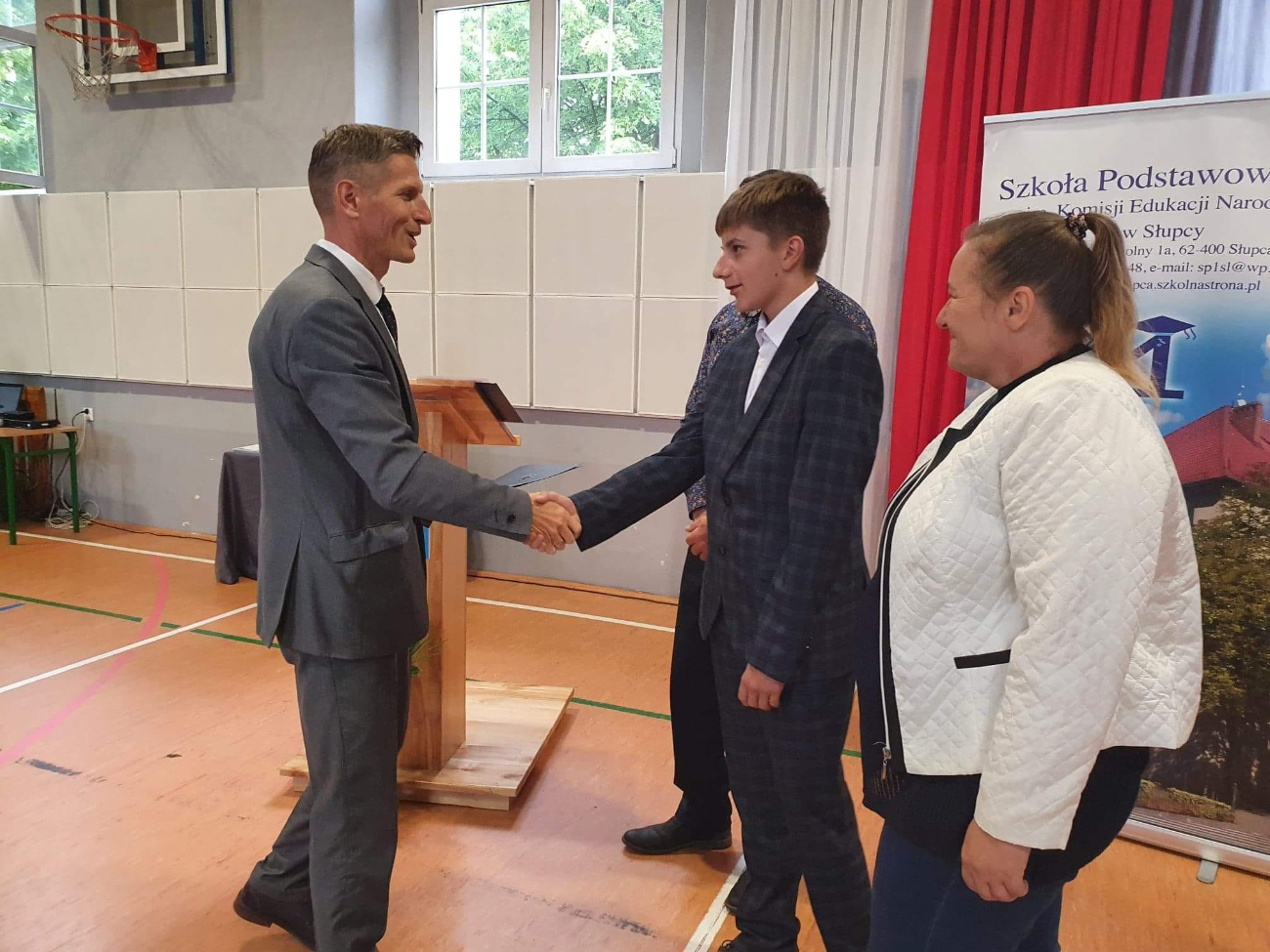 Najlepsi absolwenci dostali po 500 zł