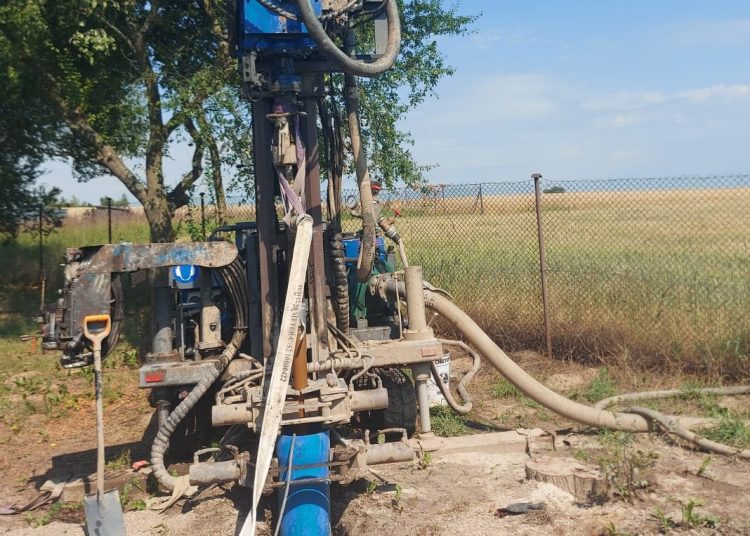 Robią odwiert studni w Powidzu