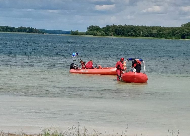 Wypłynęły na jezioro, wezwały pomoc AKTUALIZACJA