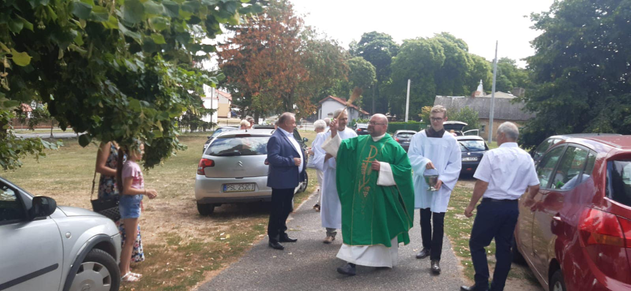 Księża święcili samochody. Zobacz zdjęcia z Ciążenia