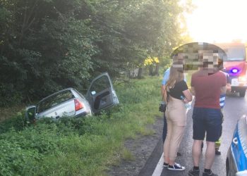 Groźnie na K92. Auto w rowie ZDJĘCIA