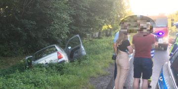 Groźnie na K92. Auto w rowie ZDJĘCIA
