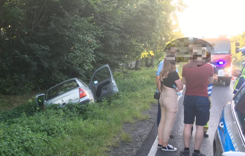 Groźnie na K92. Auto w rowie ZDJĘCIA